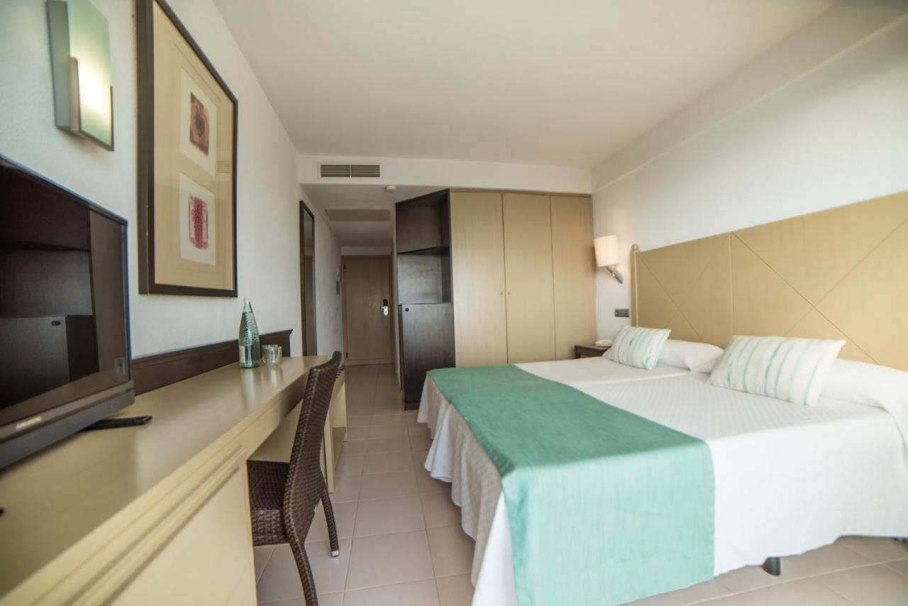Hotel Blau Punta Reina Cala Mandia  Esterno foto