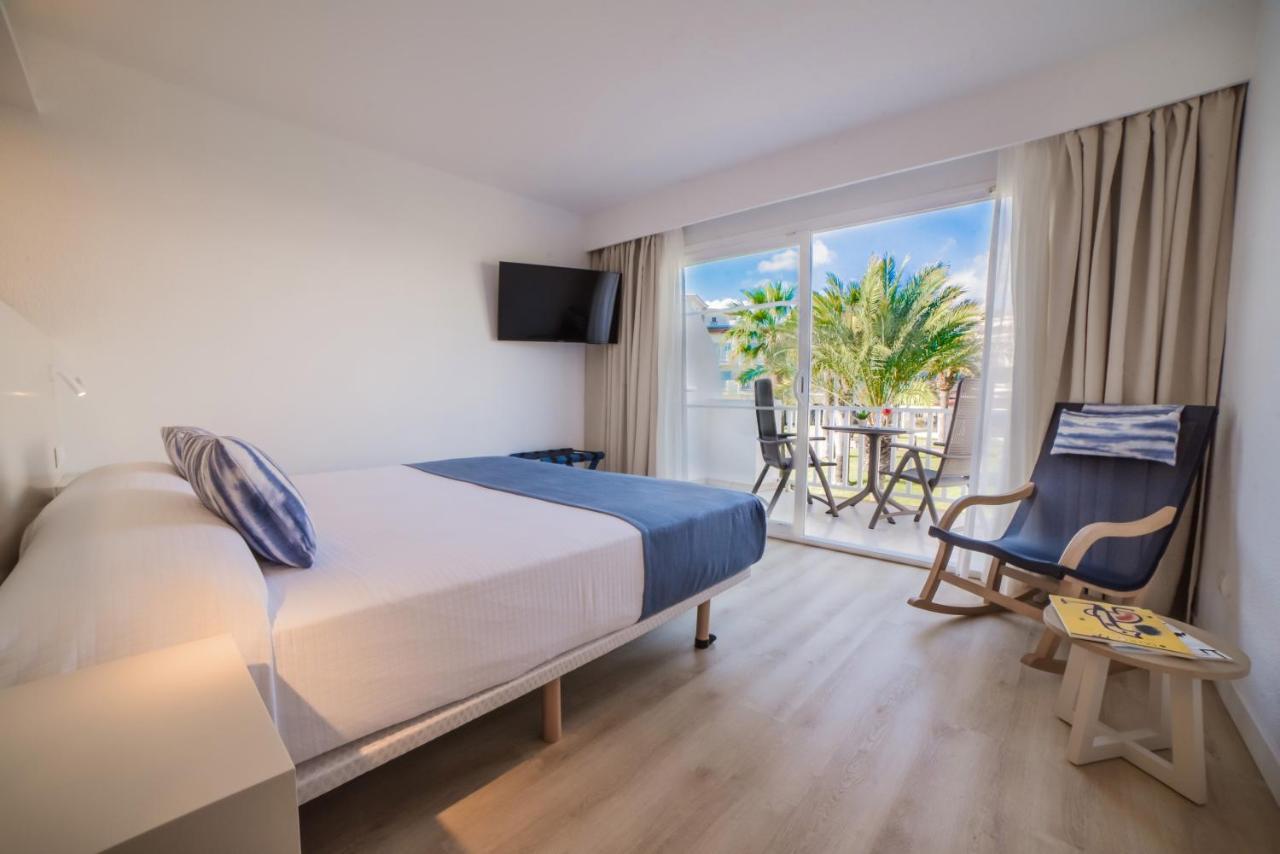Hotel Blau Punta Reina Cala Mandia  Esterno foto