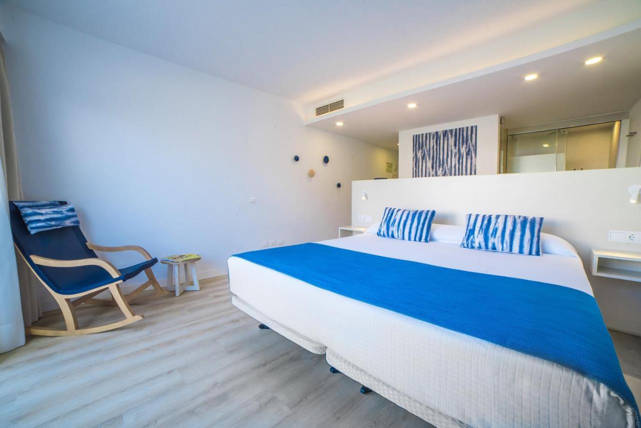 Hotel Blau Punta Reina Cala Mandia  Esterno foto