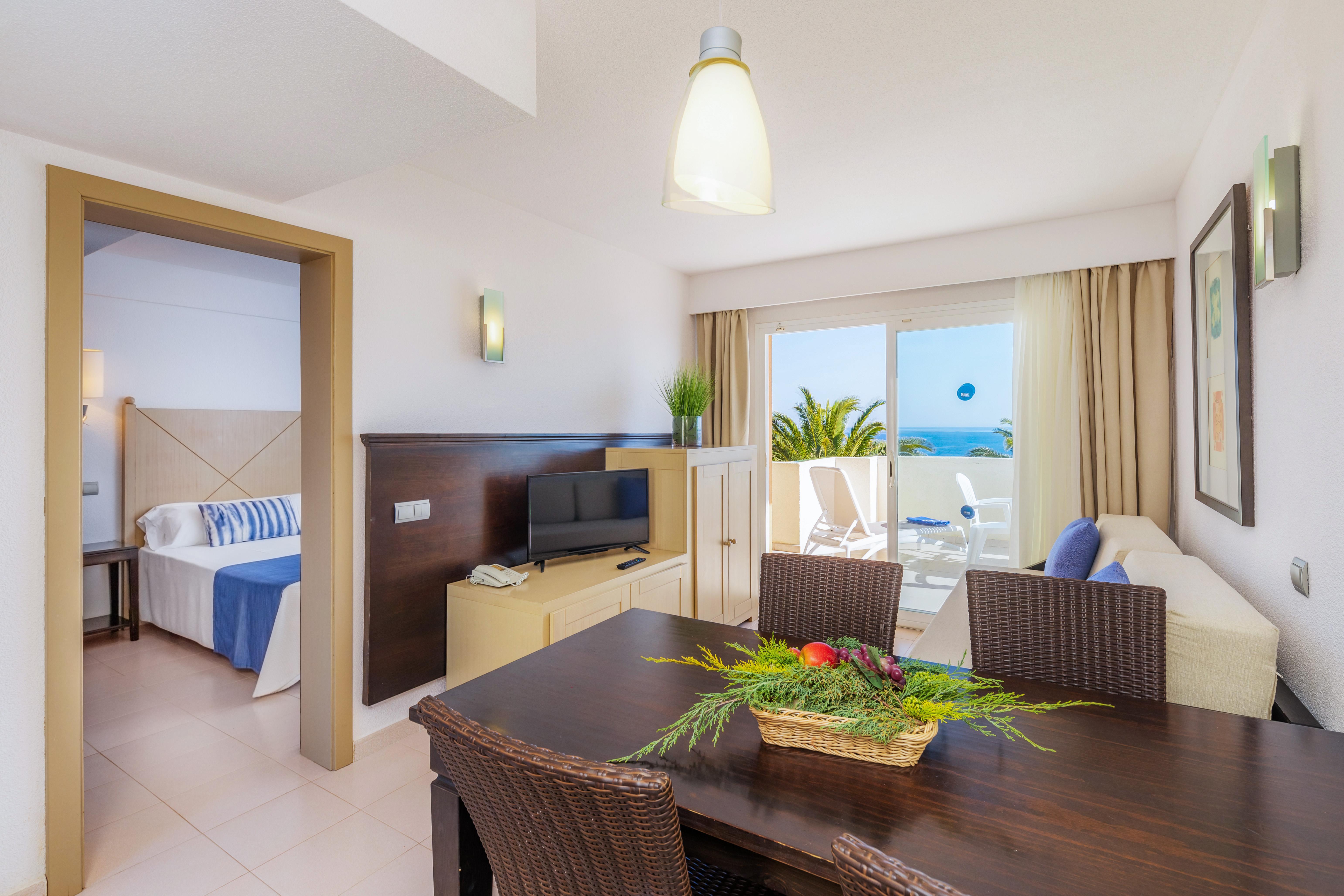 Hotel Blau Punta Reina Cala Mandia  Esterno foto
