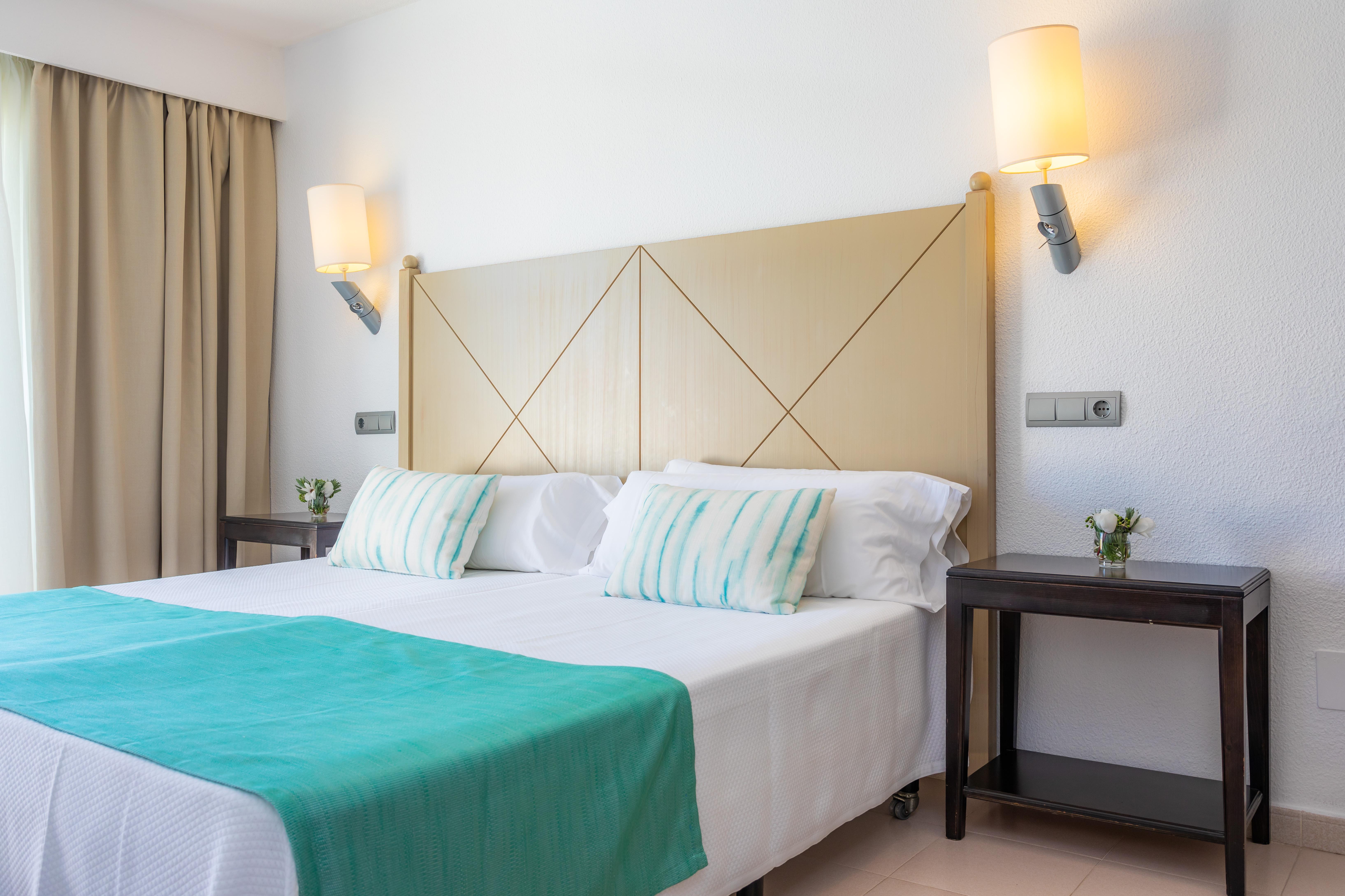 Hotel Blau Punta Reina Cala Mandia  Esterno foto