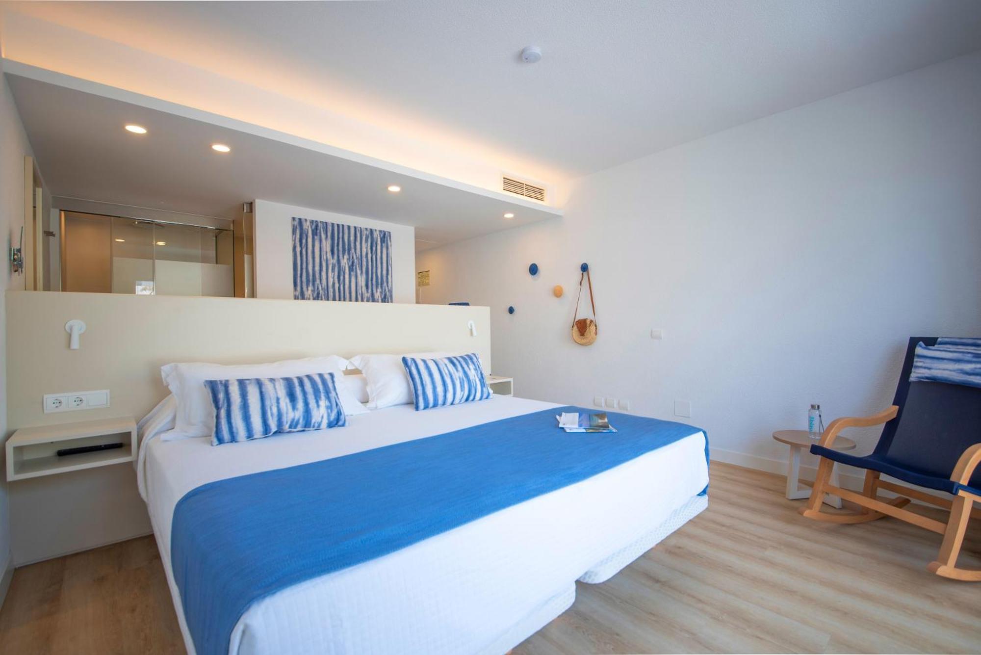 Hotel Blau Punta Reina Cala Mandia  Esterno foto