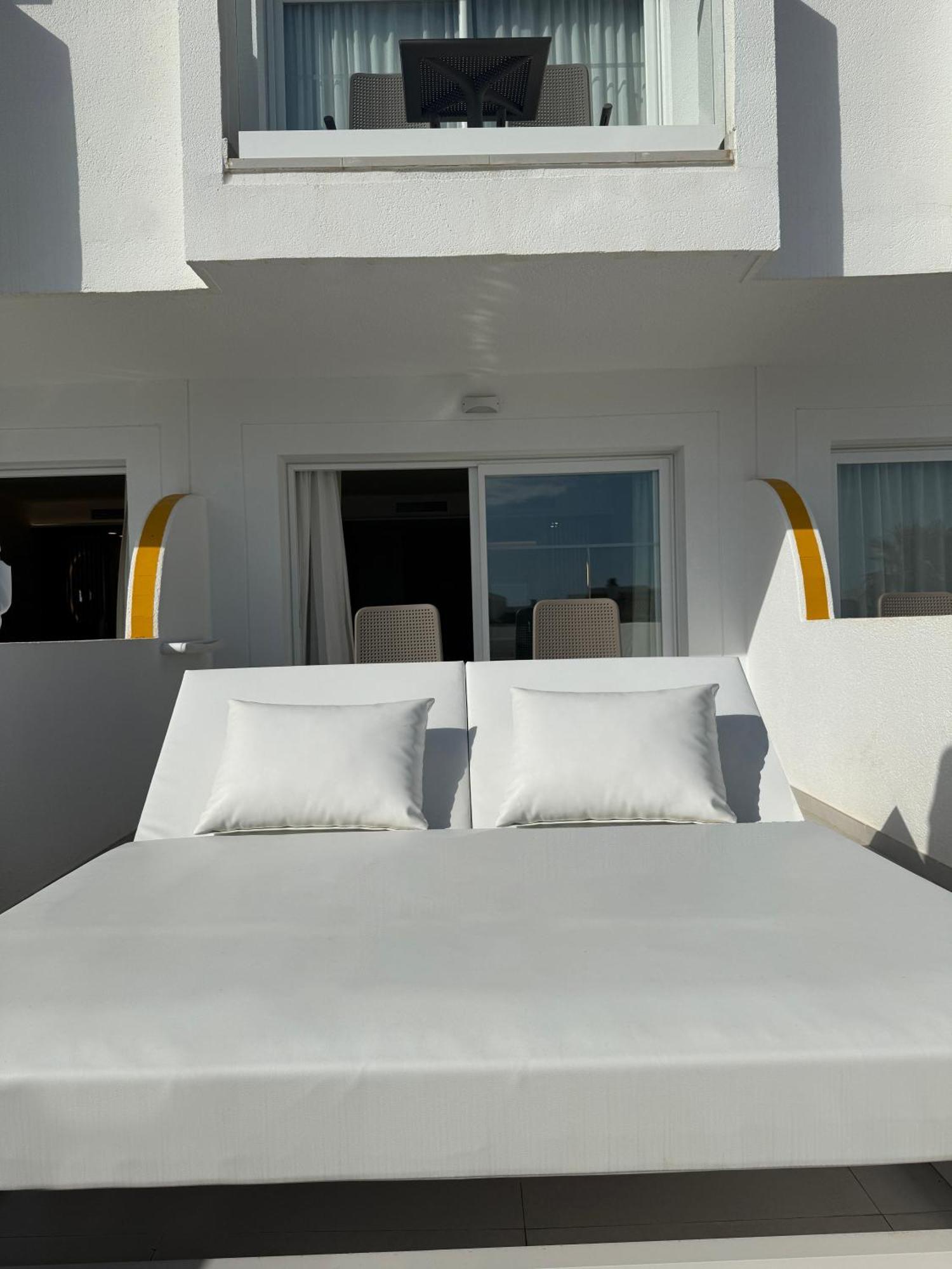 Hotel Blau Punta Reina Cala Mandia  Esterno foto